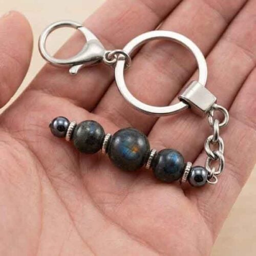 “Northern Lights” Talisman – Keychain and Bag Accessory with Labradorite and Hematite - Image 4